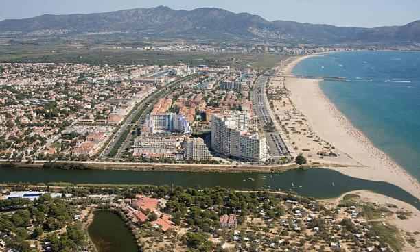 Charmante Maison Coeur De Ville 650M Plage Емпуриабрава Екстериор снимка